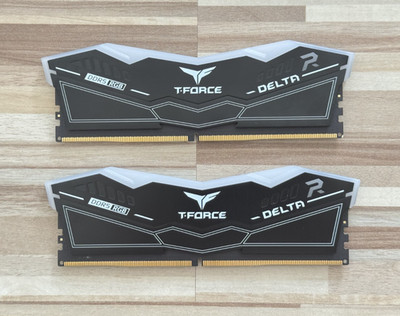TeamGroup T-Force DELTA RGB schwarz UDIMM 32GB Kit, DDR5-7200, CL34