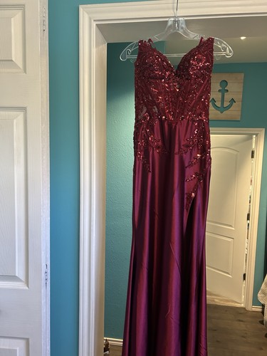 Ladivine By Cinderella Divine Size 2 Wine Colored Dress