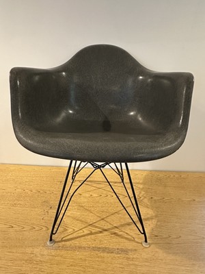 VTG JAN 1958 EAMES HERMAN MILLER DAR EIFFEL BASE FIBERGLASS ARM CHAIR (GRAY)