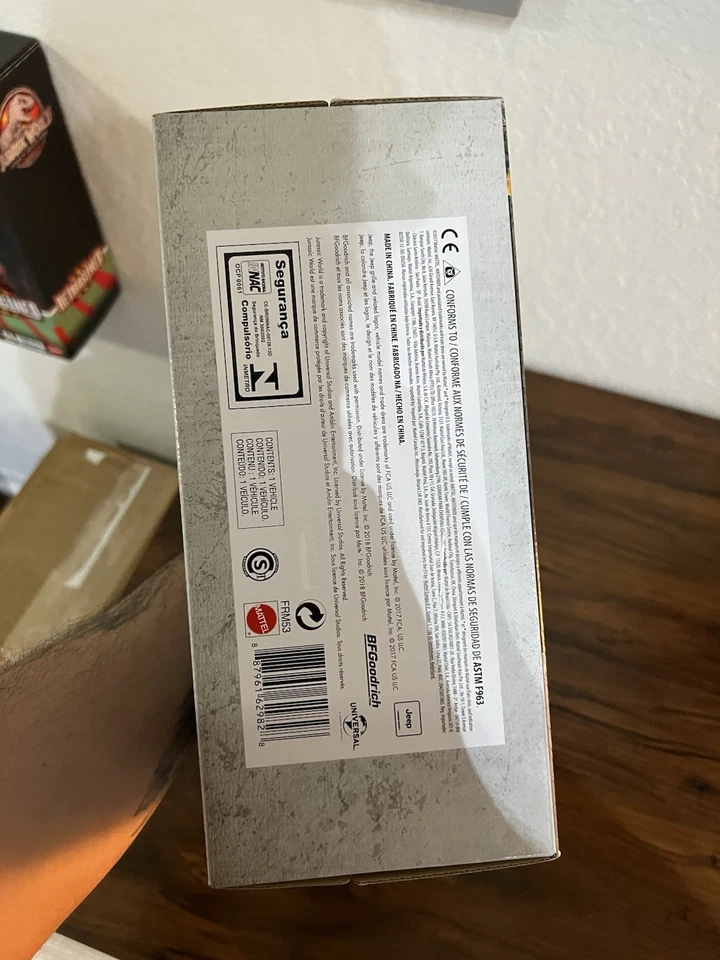 Mattel Matchbox 1:18 Jurassic World Jurassic Park Jeep Wrangler 29 MISB Rare New - Image 4 of 4