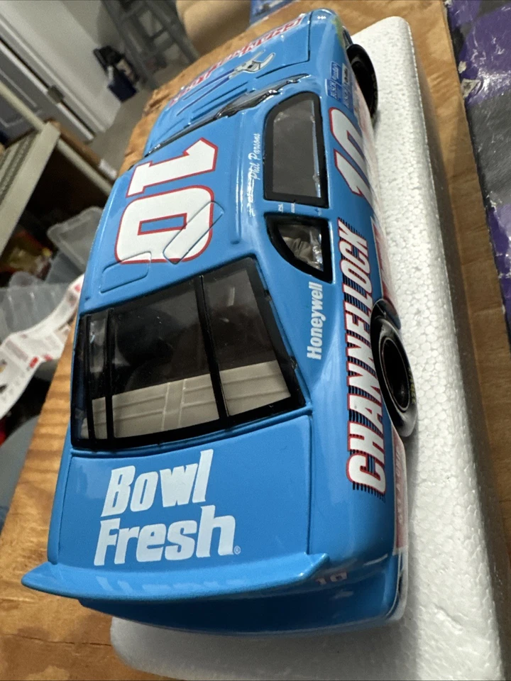 NASCAR 1/24 1997 CHANNELLOCK MONTE CARLO #10 Phil Parsons Diecast 1/3500 Action - Image 4 of 4