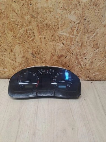 VW PASSAT Variant B5 3B5 Kombiinstrument 09051969901 1.60 Petrol 140kw 34902211