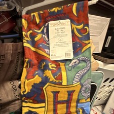 Toalla de playa Warner Bros. Harry Potter 28x58 pulgadas 100 % algodón escudo de Hogwarts