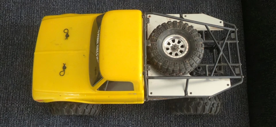 Camioneta Chevrolet K10 Ascender 1972 escala 1/10 Vaterra VTR03090 4x4 RTR Foto 4 de 4