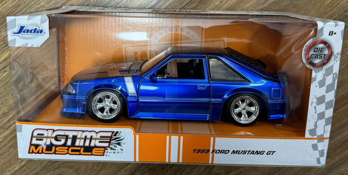 Jada Toys Bigtime Muscle 1:24 Ford Mustang GT 1989 - Modello Die-Cast Blu, Auto Da Collezione Con Parti Apribili, Gomme In Gomma - 4