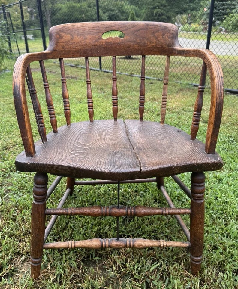 Silla antigua con respaldo de barril Capitanes de roble taberna Foto 2 de 4