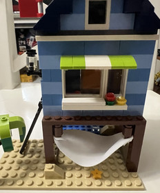 LEGO CREATOR: Beachside Vacation (31063) - Mostly Complete