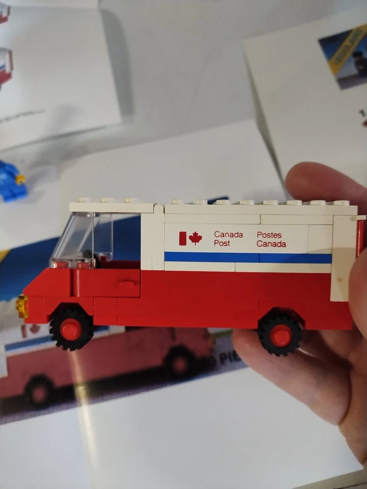 LEGOLAND CANDADA POST VAN EXCLUSIVEY  FROM CANDADA POST RARE No Box or Inst. - Image 3 of 4