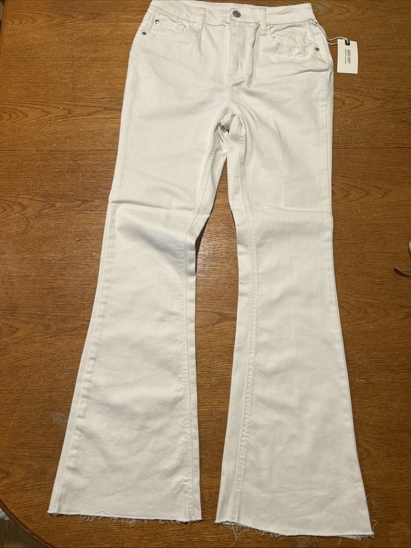 NWT Good Hart By Matilda Jane Azalea White High Rise Flare Jeans Women’s Size 6