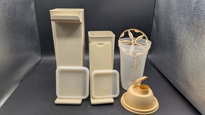 Tupperware VGT LOT Quick Shaker/Cracker Keepers  USA made