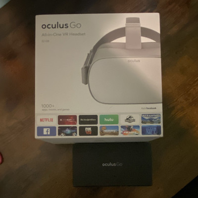 Oculus Go Standalone VR Headset 32GB White w/ Controller, Box, USB & Adapter