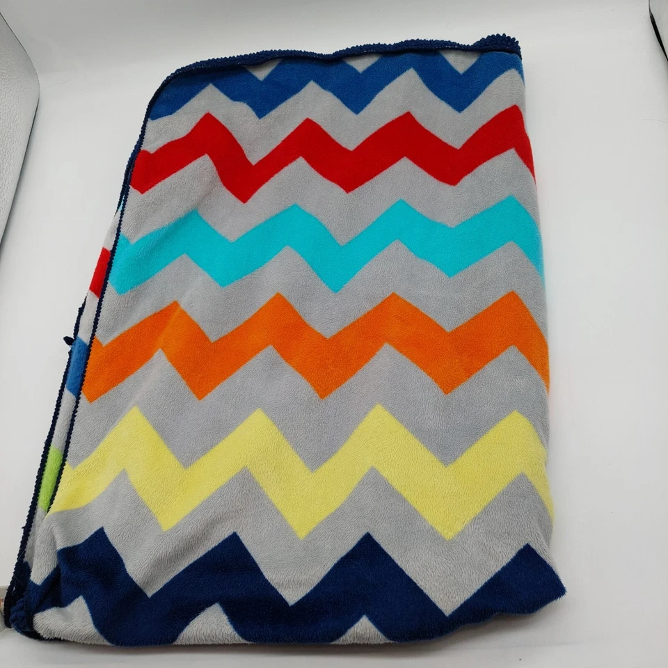 Manta de bebé Circo Target gris Sherpa Chevron Lovey gris rojo verde azul 39x28 Foto 2 de 4