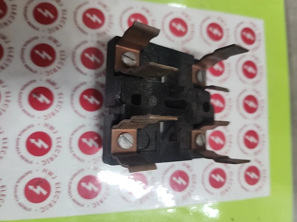 Portafusibles Cuadrado D Extraíble 60 AMP - GAMA LUCES PRINCIPALES Foto 2 de 3