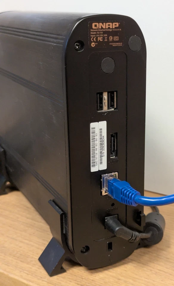 QNAP TS-119 Turbo NAS (includes stands x 2, PSU, LAN cable, 1TB hard drive) - Image 3 of 4