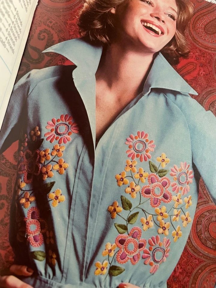 '70s Embroidery Booklet with large Flower Power Poster Pattern Vintage Groovy - Image 4 of 4