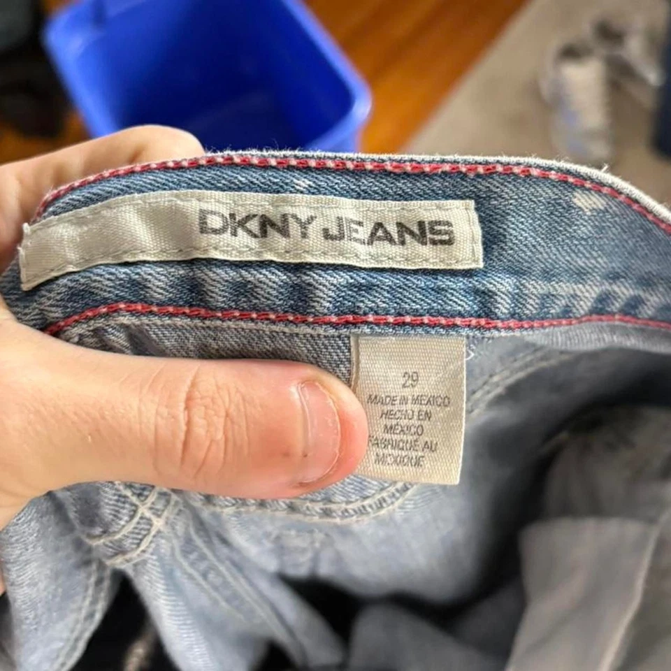 Pantalones de mezclilla bordados DKNY para mujer talla 29 Foto 4 de 4