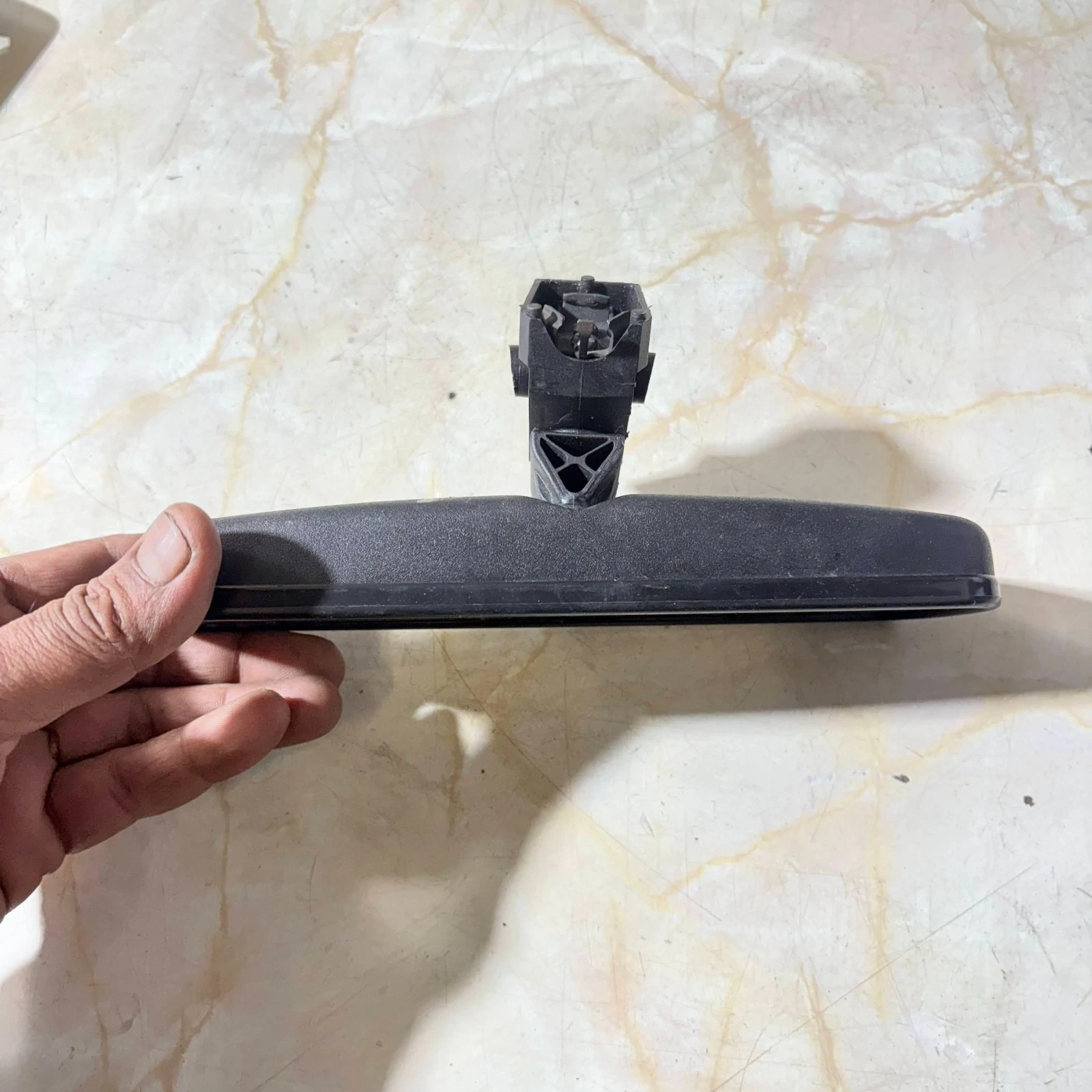 Actual interior mirror side profile and mount