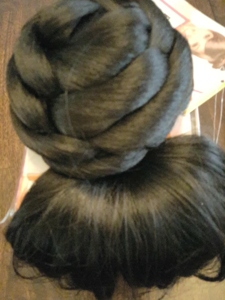 Vivica's Bang N Bun #2 Black Instant Bangs and a Bun Hump for Volume  Foto 2 de 4