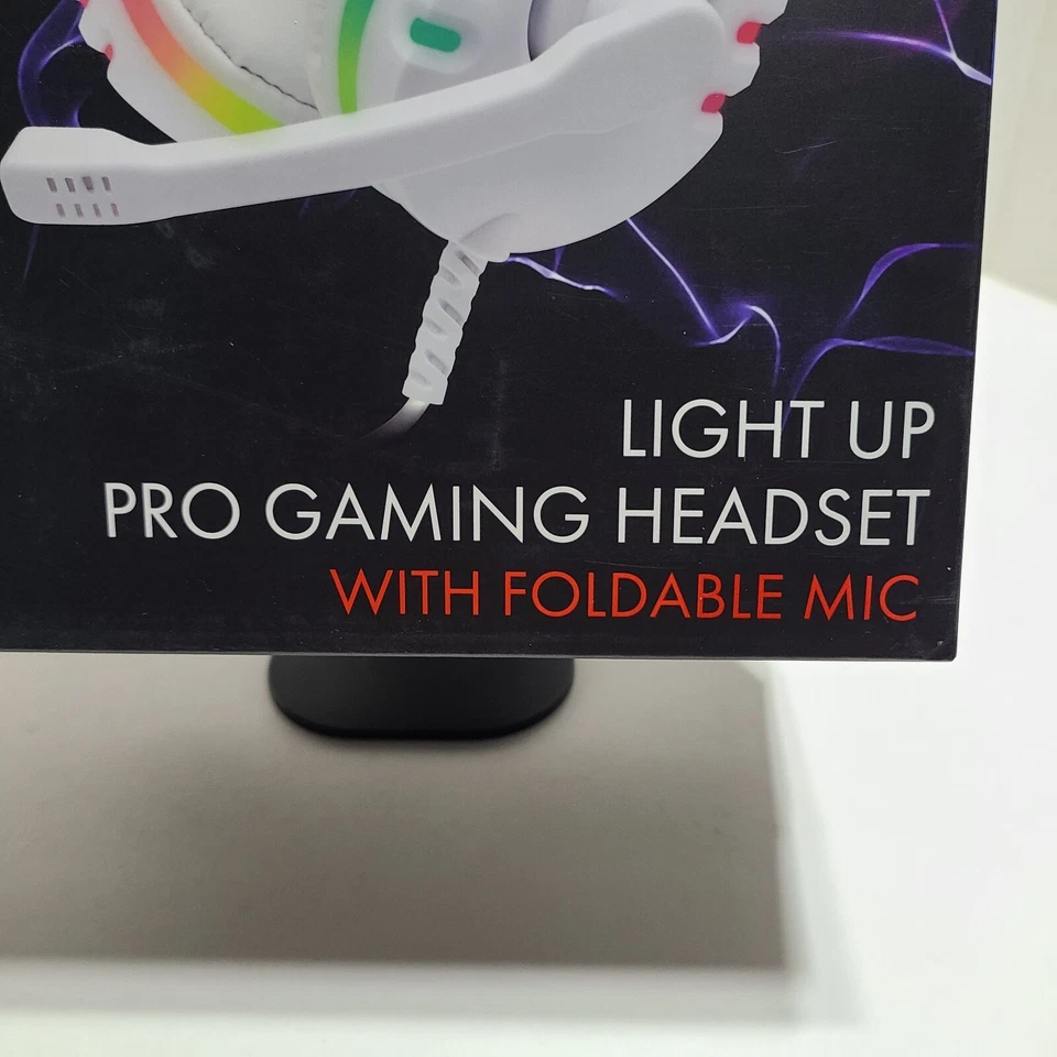 LVLUP Light-Up Pro Gaming Headset with Foldable Mic for PS4, PS4 PRO, XBOX ONE. - Image 3 of 4