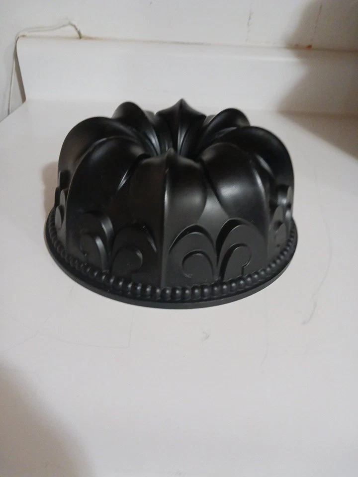 Nordic Ware Fleur de Lis Bundt Pan Non-stick Cast Aluminum 10 cup #54328