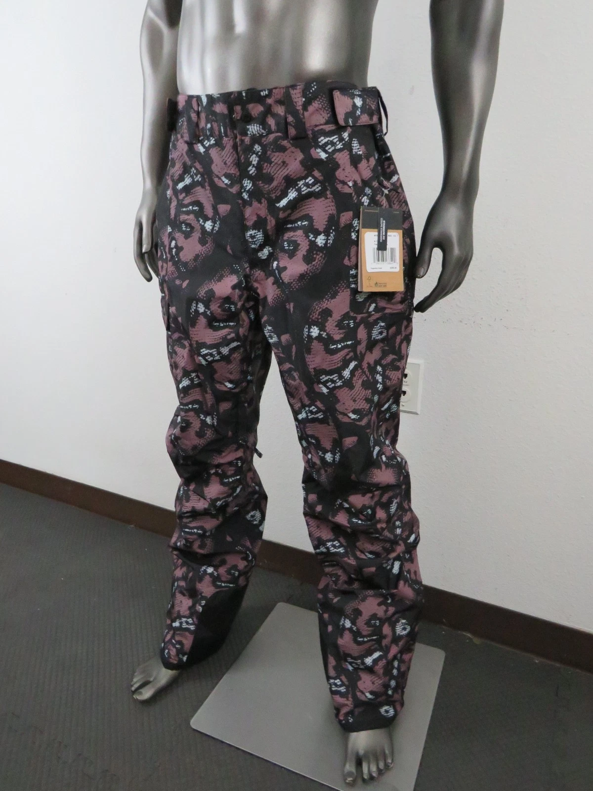 Mens The North Face Freedom Ski Shell Waterproof Snow Pants Black Snake Print
Opens in a new window