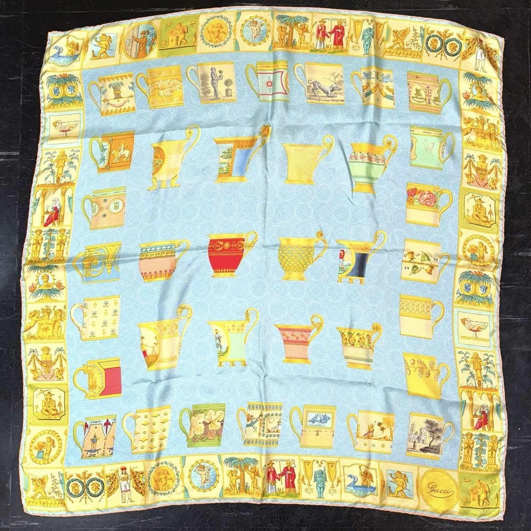 Echarpe GUCCI ancienne Gucci vintage Gucci soie bleu clair occasion coupe unisexe 