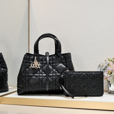 Toujours oversized diamond design bag distinguished by its ingenious CD clasp