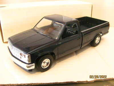 1989 CHEVROLET SILVERADO PICKUP 1/25 scale -PROMO BY AMT