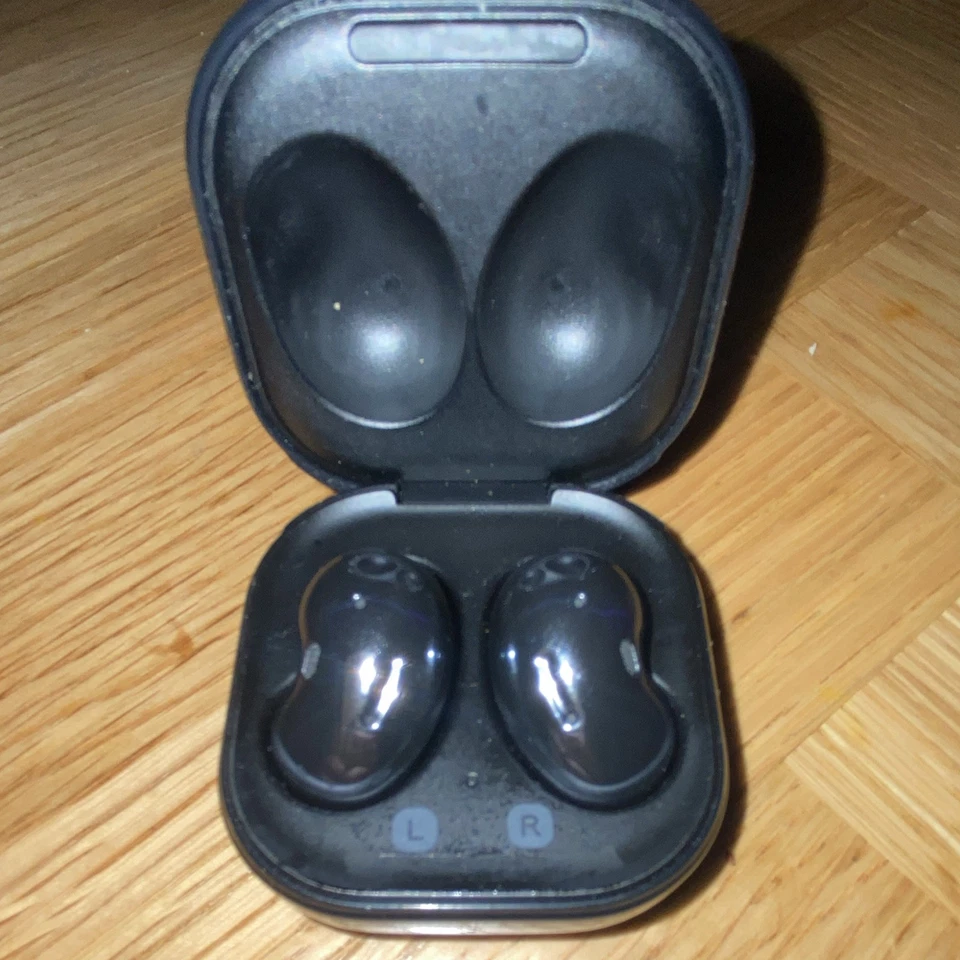 Samsung Galaxy Buds 4 Pro.  True Wireless Bluetooth In-Ear Earbuds Case Black, photo 2 of 4