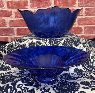 Schöne Vintage Gruppe von 2 tiefblauen Glas Studio Kunst Servierschalen
