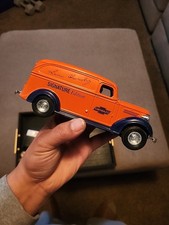 Ertl 1938 Chevy Panel Truck Diecast Louis Chevrolet 1:25 Scale Coin Bank W/key