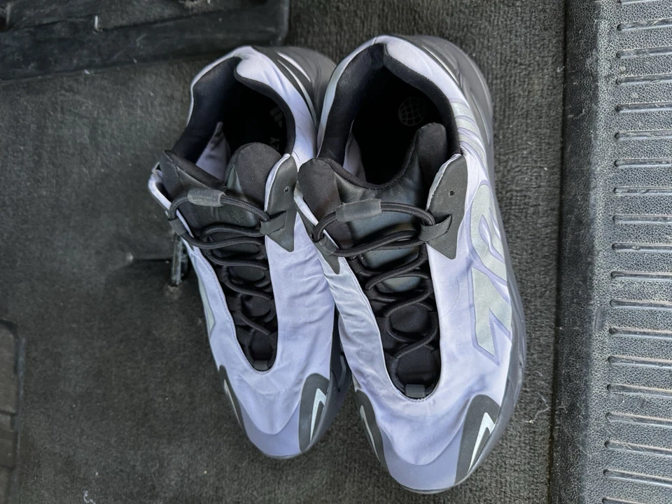 Adidas Yeezy Boost 700 MNVN Nylon Tenis Geoda, Para Hombre Talla 12, GW9526 Foto 4 de 4