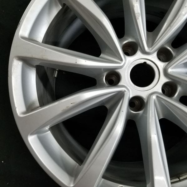 Front Aston Martin DBS SB11 Silver OEM Wheel 20” Original Rim HY531007AA 96209