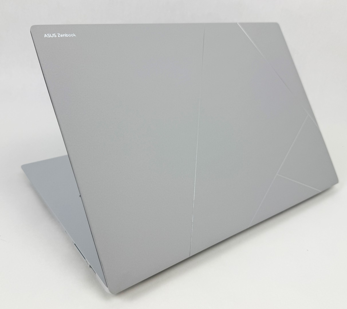 Laptop ASUS Zenbook S16 16" 3K OLED táctil Ryzen AI9 365 24GB 1TB SSD W11H, imagen 6