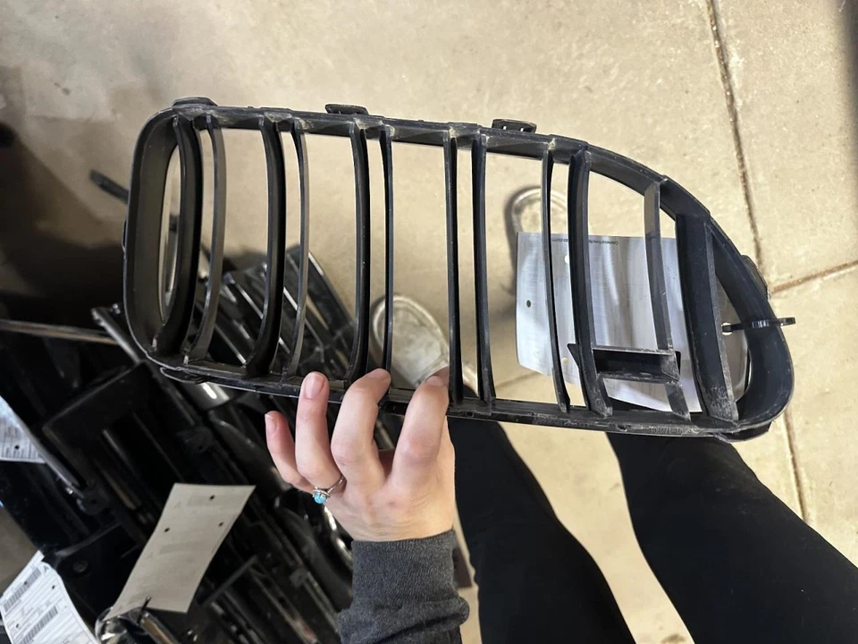 Driver Grille 4 Door Gran Coupe Upper Bumper Mounted Fits 14-19 BMW M6 2032338 Foto 2 de 3