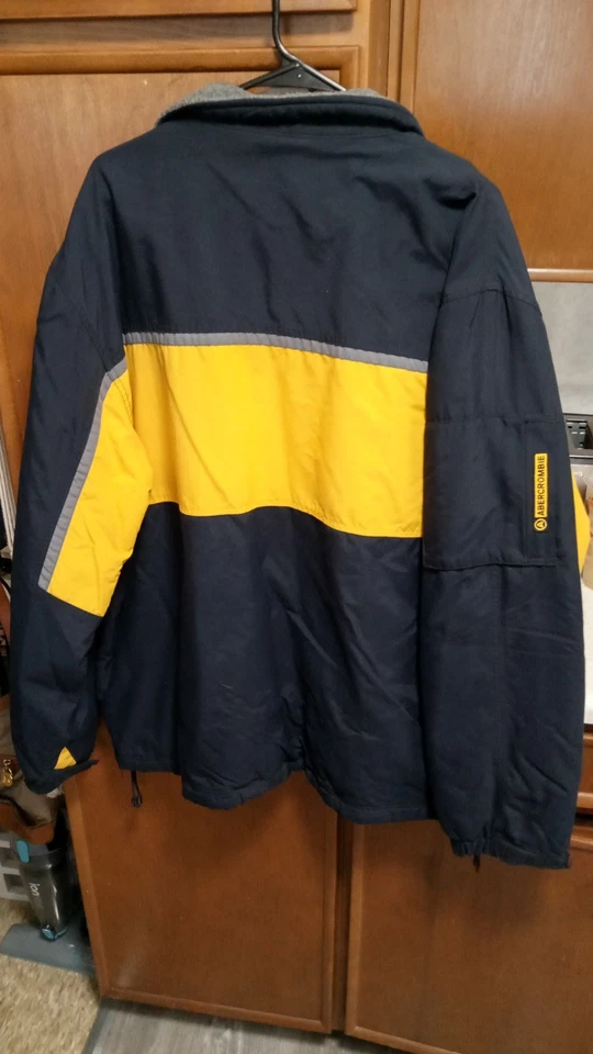 Chaqueta forrada de vellón negra y amarilla Abercrombie & Fitch de colección para hombre. XL, bueno... Foto 2 de 4