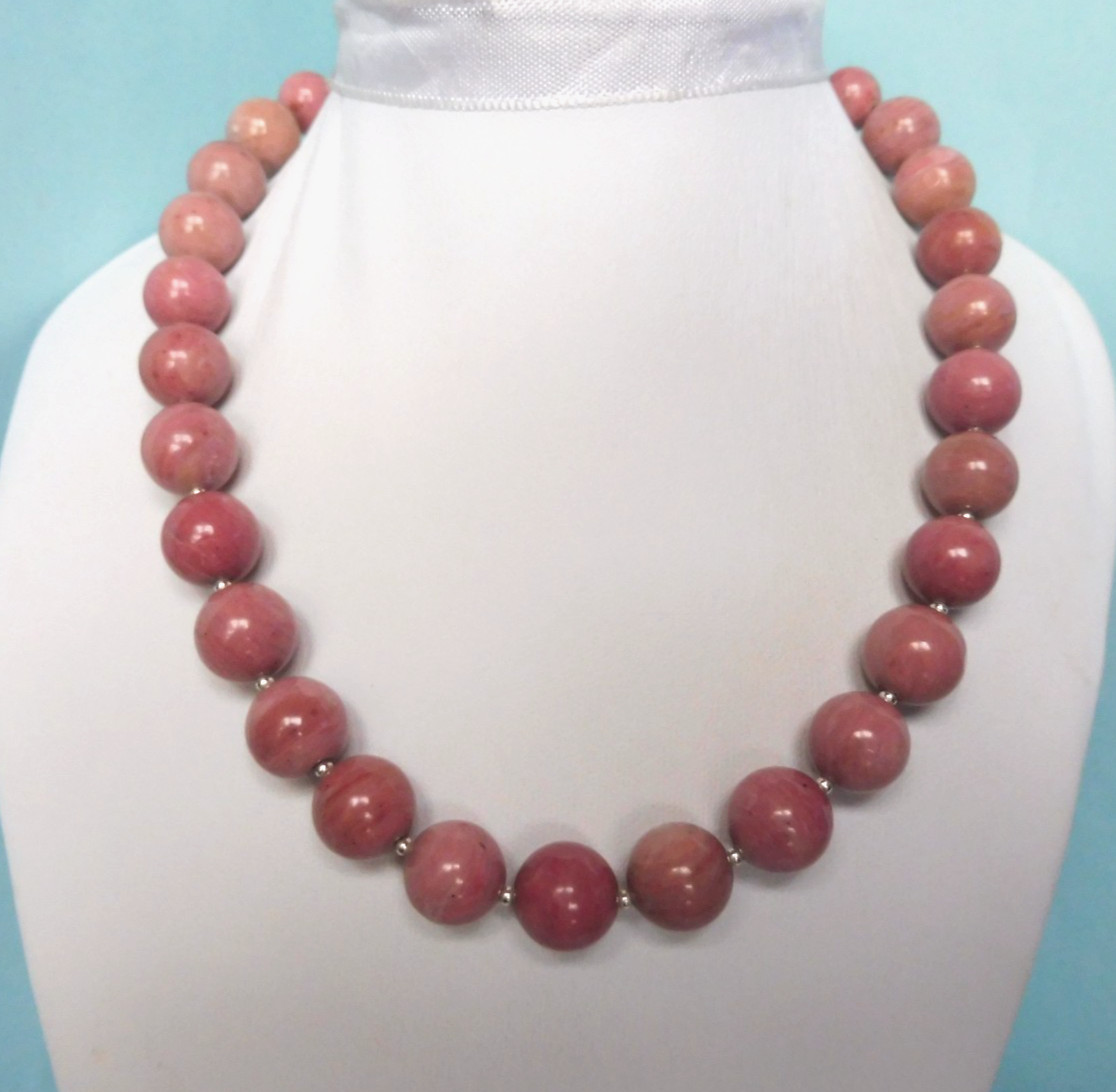 Collier en rhodochrosite 12mm, sublimez vos tenues quotidiennes