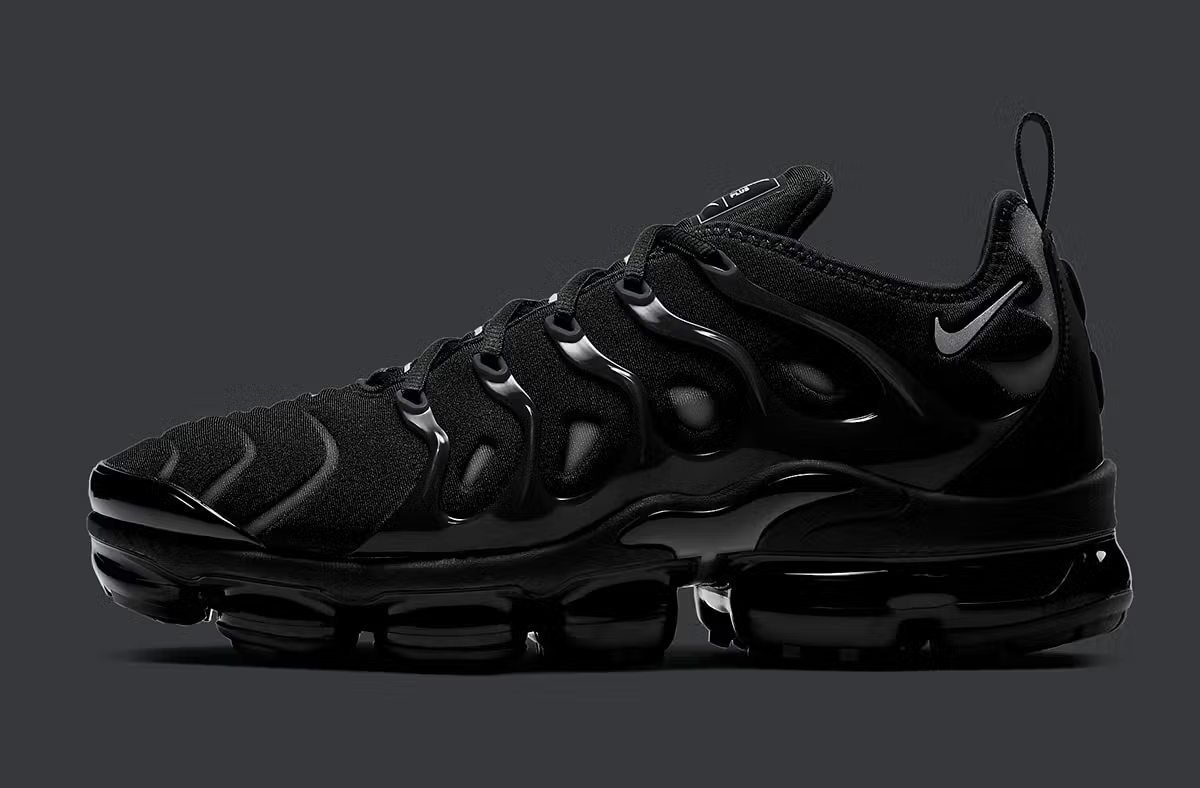 womens black nike air vapormax plus