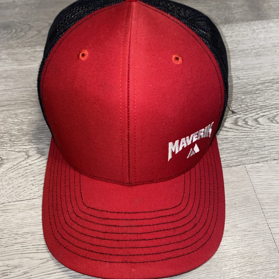 Sombrero de camionero Maverik tienda de conveniencia rojo uniforme de empleado trabajo gasolinera malla Foto 3 de 4