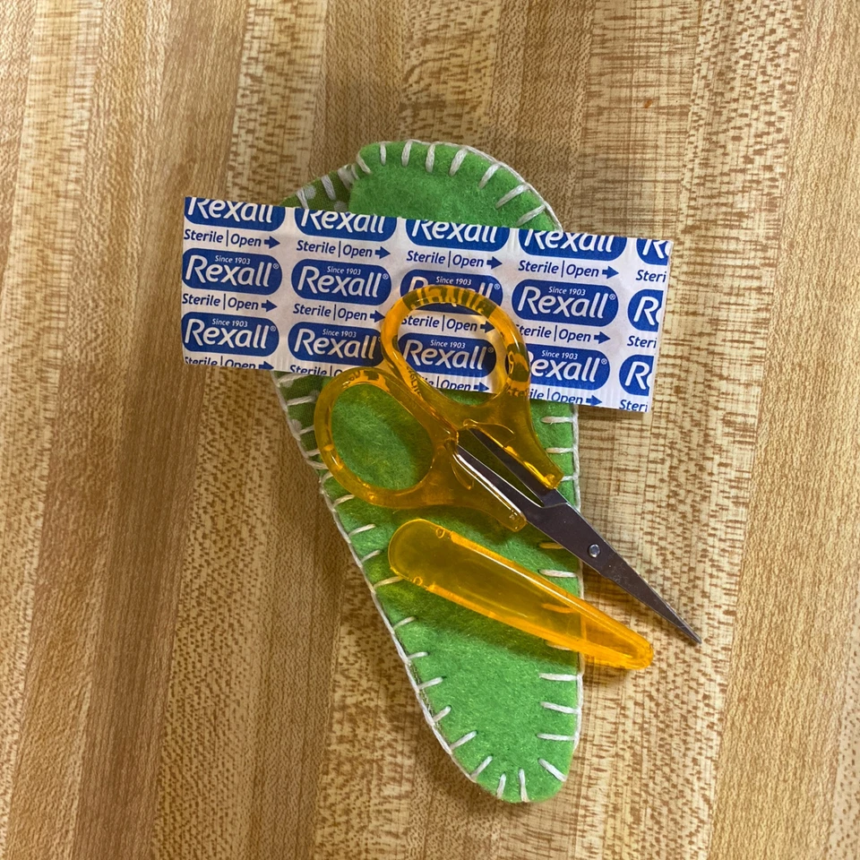 Embroidery Scissors with Handmade Cover. - Image 3 of 3