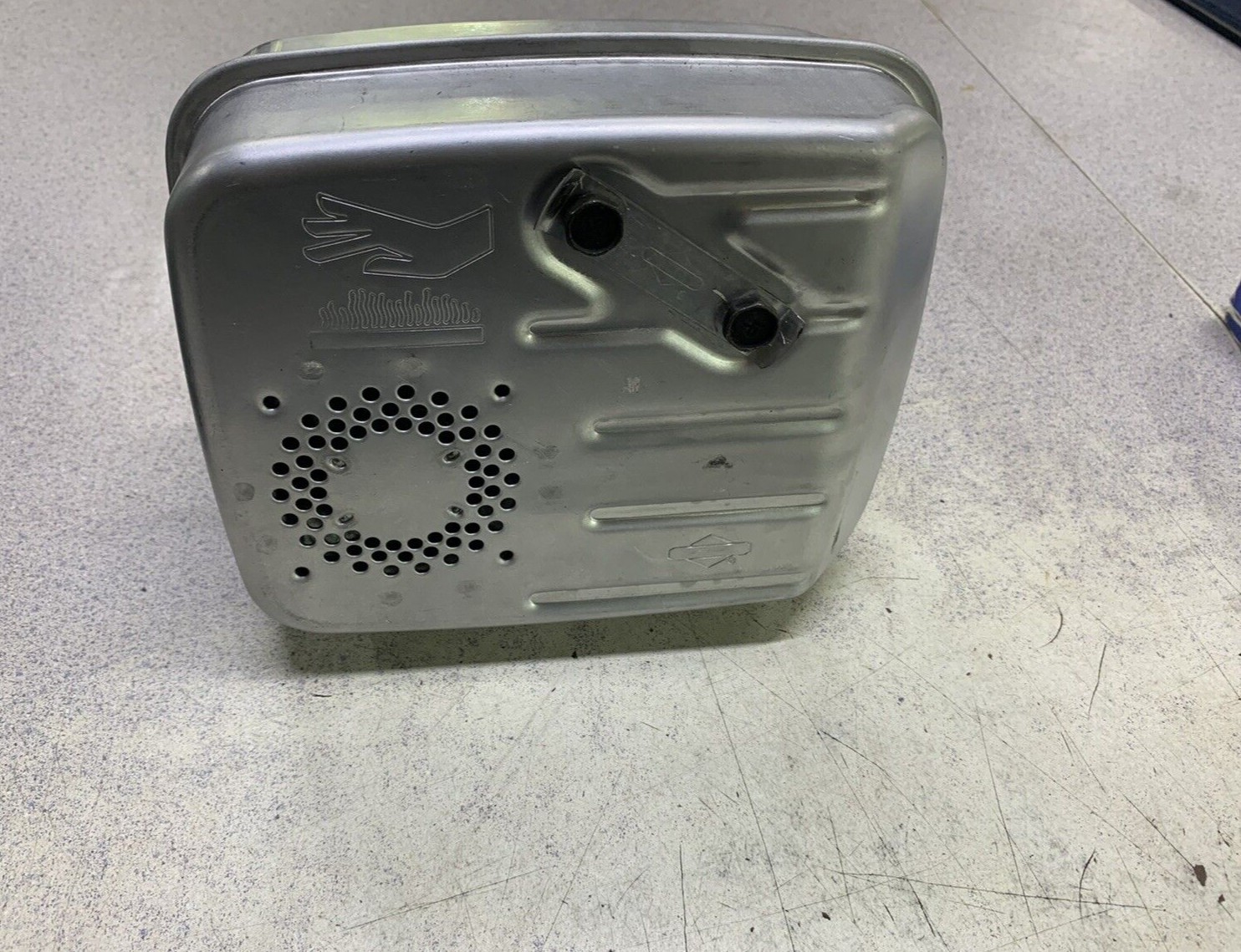 BRIGGS & STRATTON MUFFLER 795997 24847673272 | eBay
