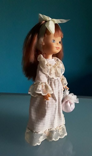 "FURGA" bambola vintage (N 20 291), anni 70, vestiti originali, altezza 30 cm. - Foto 4 di 10