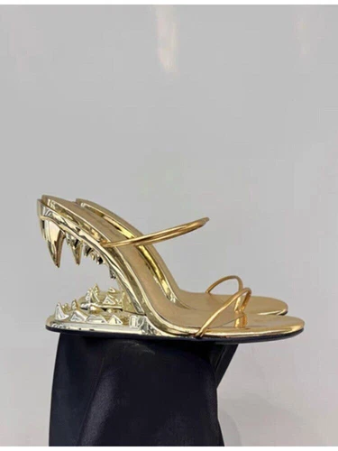 Neu Metallzähne Sandalen mit profilierten Absätzen modische hochhackige Damensandalen - Bild 9 von 39