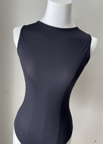 NUEVO CON ETIQUETAS SKIMS Body Cuello Alto Negro Ónix M - Imagen 2 de 6