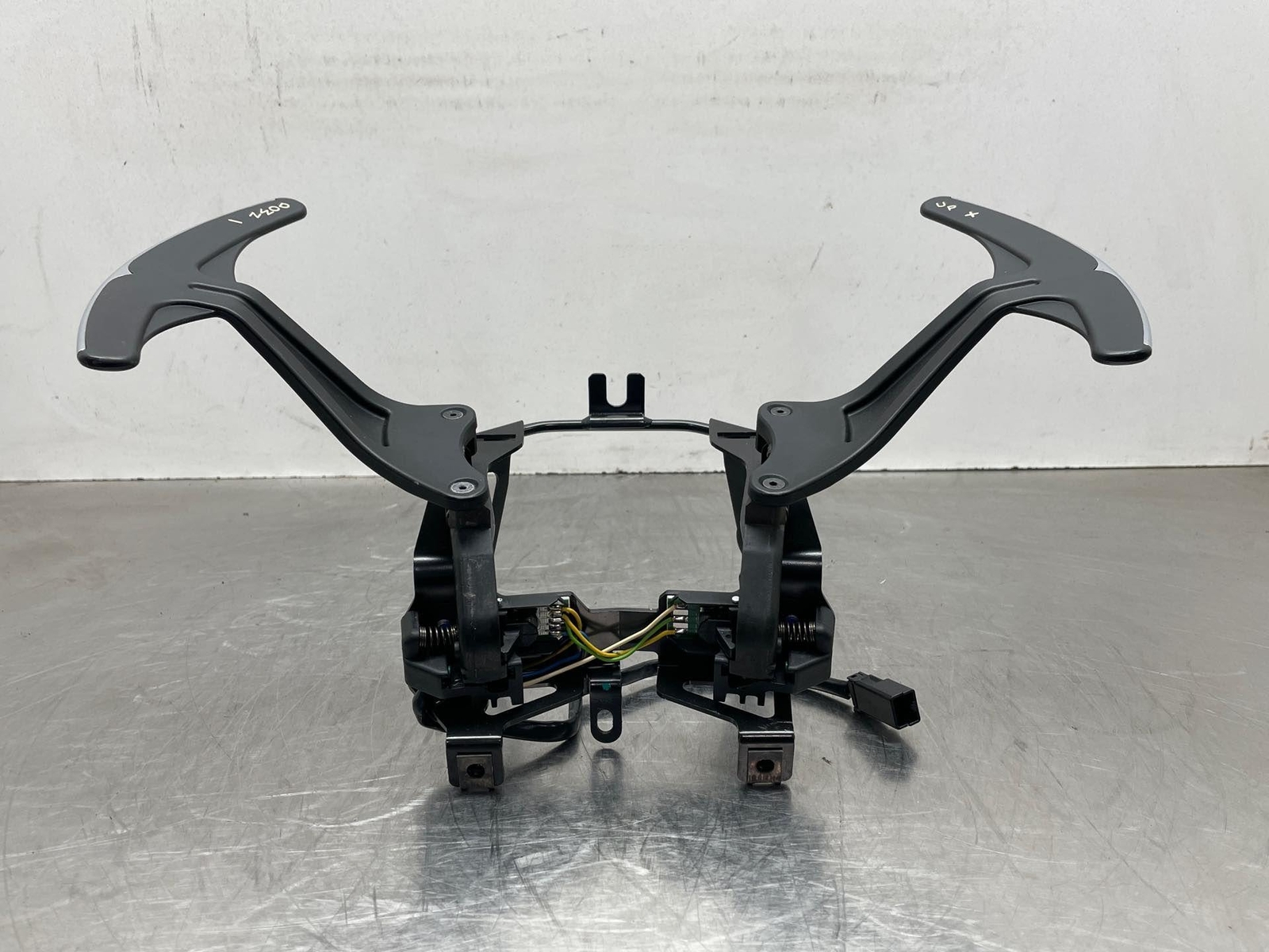 2010 Maserati GranTurismo OEM Steering Wheel Paddle Shifter Assembly Black