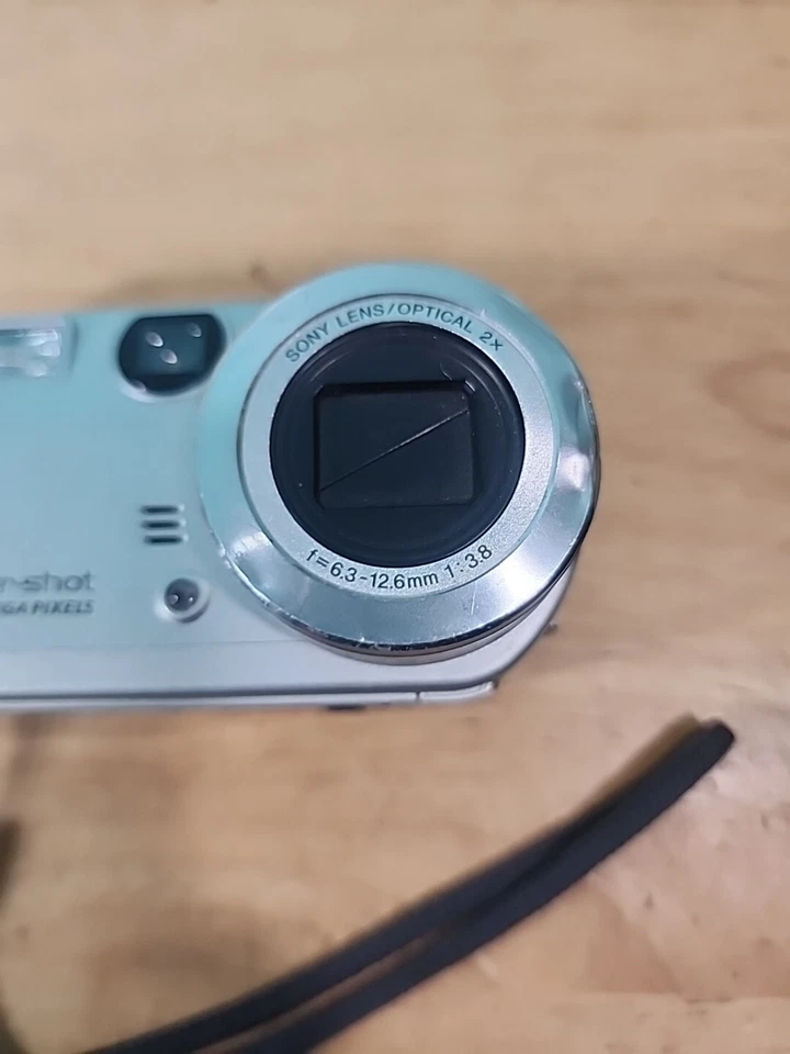 Цифровая камера Sony Cyber-shot DSC-P52 3,2 Мп только на запчасти - Изображение 2 из 4