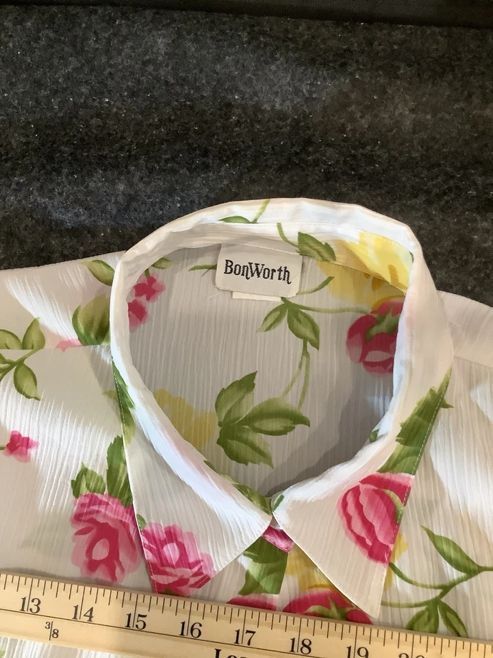 Blusa para mujer BonWorth floral manga corta abotonada textura arrugada mediana Foto 2 de 3