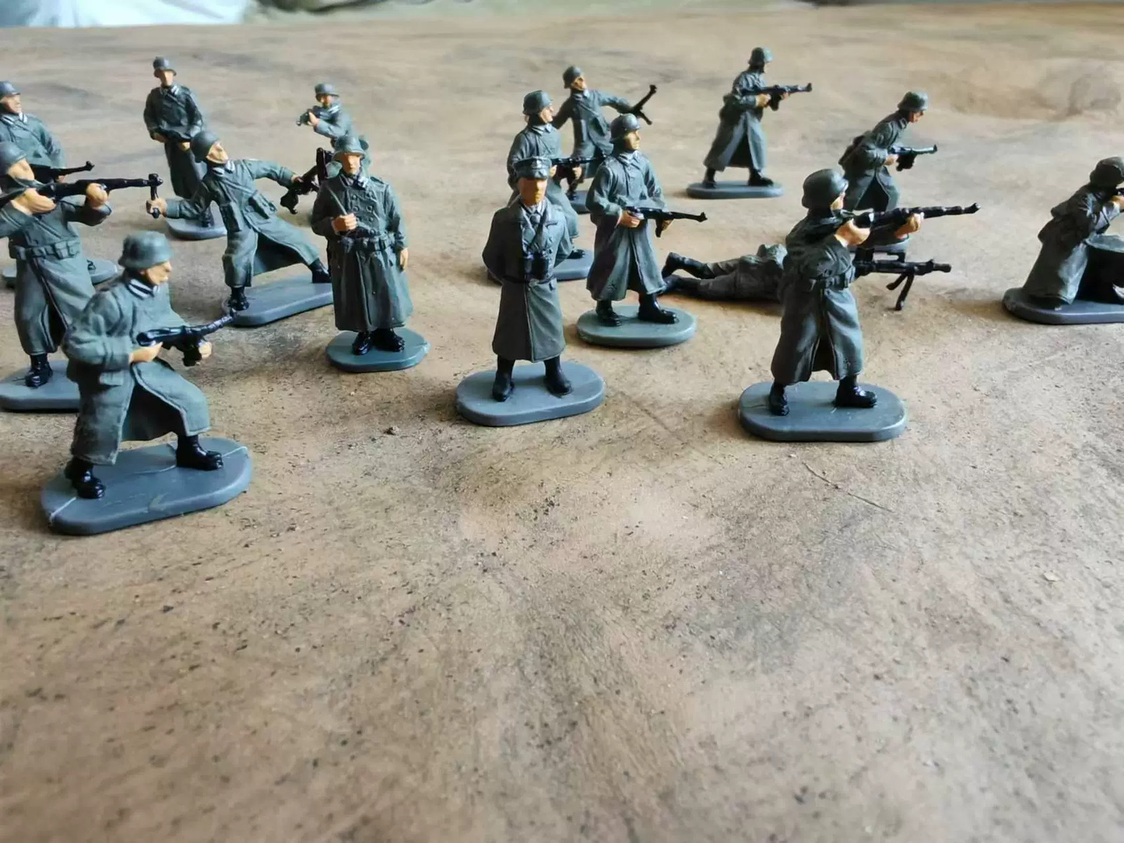 1/72 WWII German Army troops Soldier 20pcs Colored Finished 