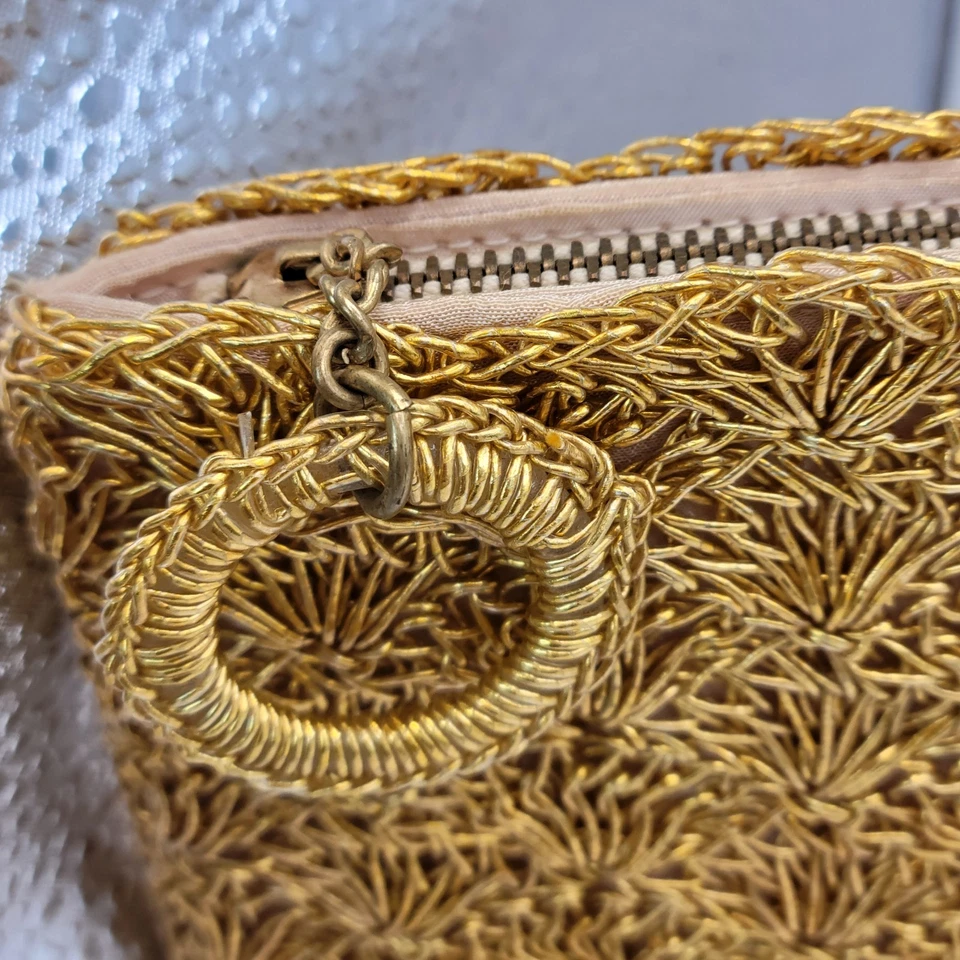 Bolso sin asas genuino vintage de los años 40 tejido con cuentas doradas con cremallera prigonal tirador 11" Foto 3 de 4