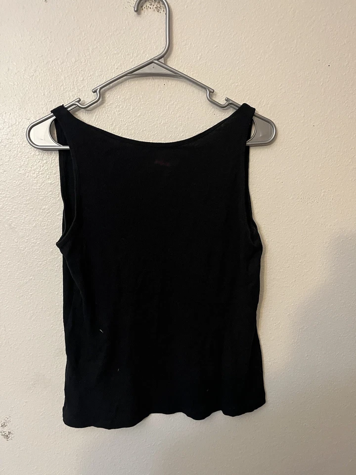 Camiseta deportiva New York & Company negra, talla M adornada Foto 2 de 4